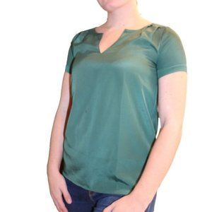 🔴 LAST CHANCE 🔴 Chic by Jacob Green Short Sleeve V-neck Blouse